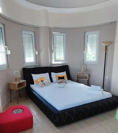 וילה Beautiful With Swimming Pool & Garden