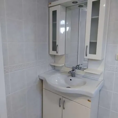 Beautiful With Swimming Pool & Garden * באלאק