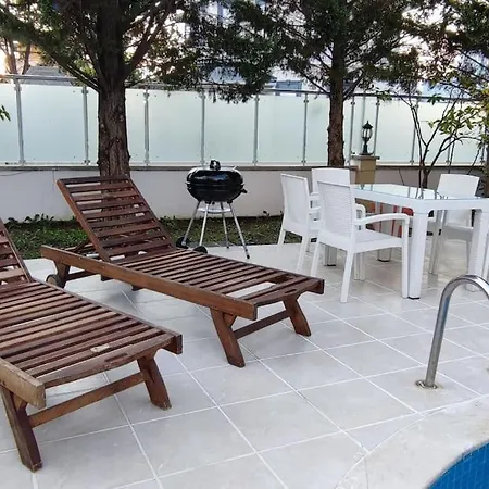 Beautiful With Swimming Pool & Garden